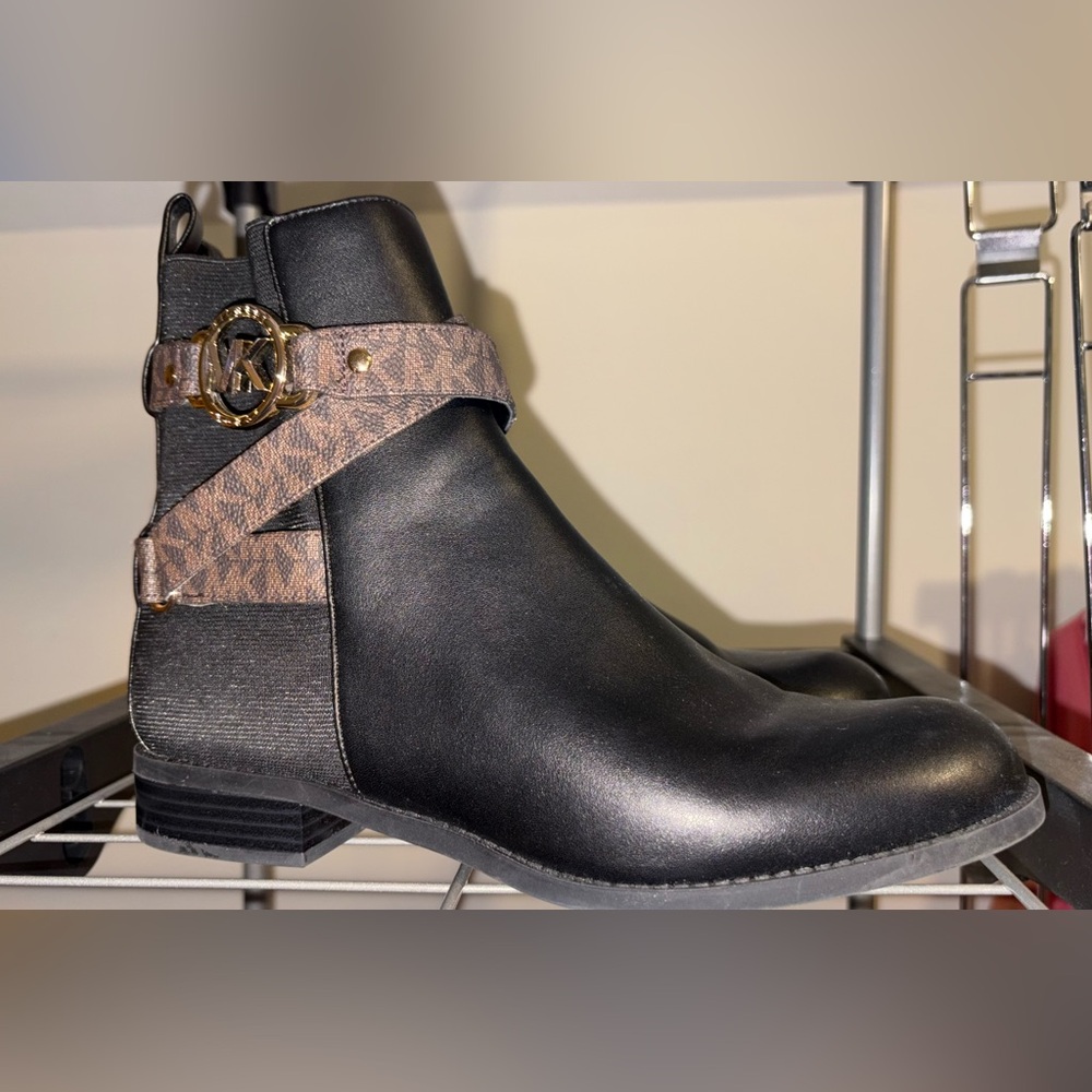 Michael Kors Women’s Black Ankle Boots with Brown Straps & Gold MK Hardware 8.5 - Picture 6 of 13